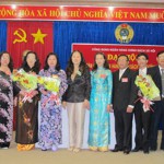 Các đại biểu chức mừng Ban Chấp hành Công đoàn cơ sở NHCSXH tỉnh Lâm Đồng nhiệm kỳ 2012 - 2015