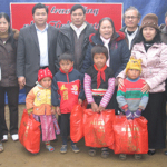 Đoàn đã trao tặng nhà tình thương và quà cho bà con tại xã Tân Lập, huyện Mộc Châu