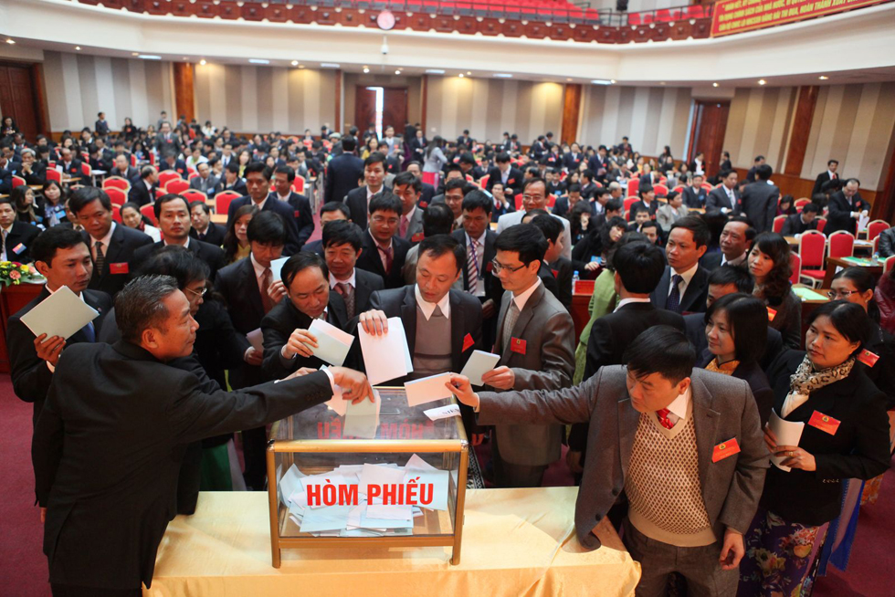 Bầu Ban Chấp hành nhiệm kỳ 2013 - 2018 và Đoàn đại biểu tham dự Đại hội Công đoàn Ngân hàng Việt Nam lần thứ V