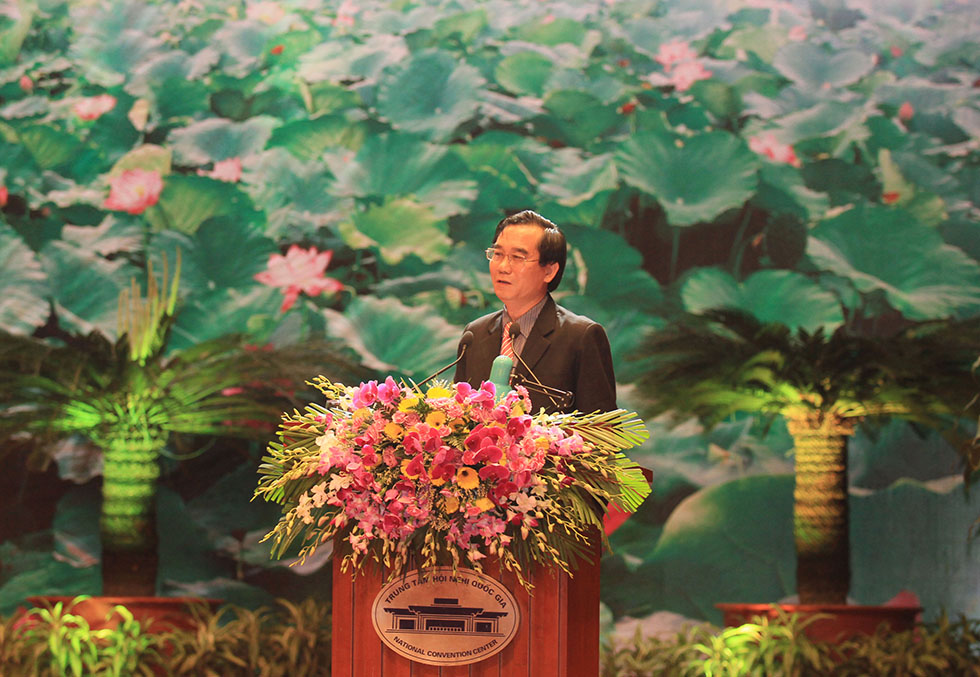 Bí thư tỉnh ủy Lào Cai Nguyễn Hữu Vạn tham luận tại Hội nghị
