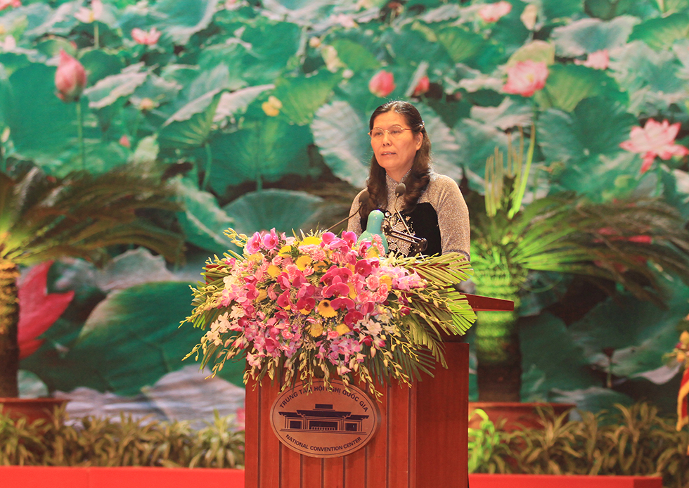 Chủ tịch Hội Liên hiệp Phụ nữ Việt Nam Nguyễn Thị Thanh Hòa tham luận tại Hội nghị