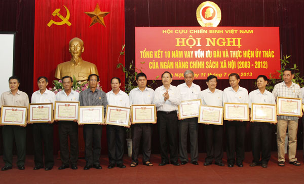 Hội CCB Việt Nam khen thưởng cho các tập thể và cá nhân 