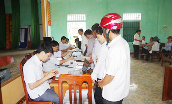 NHCSXH huyện Giao Thủy cho vay hộ nghèo tại Điểm giao dịch xã Giao Phong 