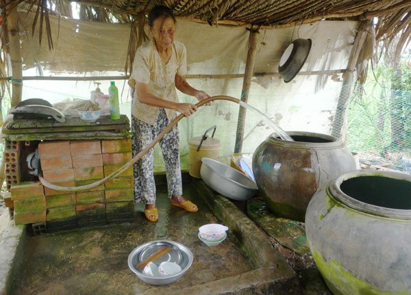 Bà Nguyễn Thị Em đã được sử dụng nước sạch