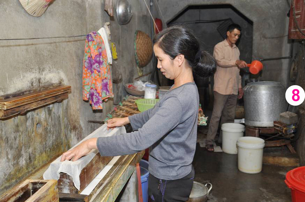 Chị Nguyễn Thị Doan ở xã Ngọc Thanh, huyện Kim Động vay 9 triệu đồng phát triển nghề làm đậu phụ