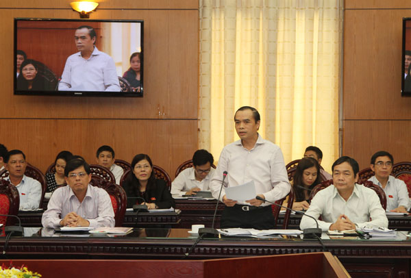 Phó Thống đốc NHNN Nguyễn Đồng Tiến - Uỷ viên Hội đồng quản trị NHCSXH giải trình tại phiên họp