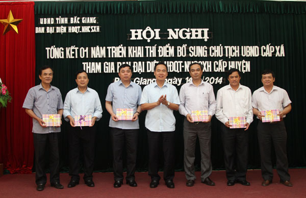 UBND tỉnh Bắc Giang khen thưởng các cá nhân có thành tích xuất sắc trong thực hiện triển khai thí điểm
