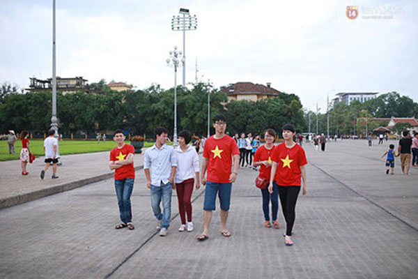 Nhiều bạn trẻ có mặt tại Quảng trường Ba Đình trong ngày lễ trọng đại của dân tộc