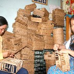 Nhiều hộ dân ở Bình Thạnh vay vốn chính sách phát triền nghề đan lát