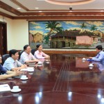Tổng Giám đốc Dương Quyết Thắng (thứ 4 bên trái) làm việc với đồng chí Trần Thọ (áo trắng, bên phải) - Bí thư Thành ủy TP. Đà Nẵng