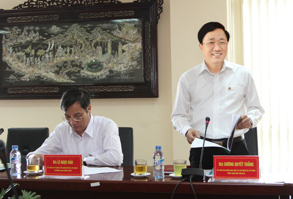 Đồng chí Dương Quyết Thắng, Bí thư Đảng ủy NHCSXH Trung ương, Uỷ viên HĐQT - Tổng Giám đốc báo cáo kết quả hoạt động hơn 11 năm qua