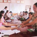Hộ nghèo ở huyện Lâm Thao (Phú Thọ) vui mừng đón nhận nguồn vốn vay ưu đãi ngay tại Điểm giao dịch xã