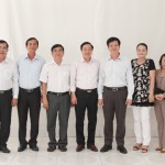 Lãnh đạo Tỉnh ủy, HĐND, UBND và chi nhánh NHCSXH tỉnh Long An chụp ảnh lưu niệm cùng Tổng Giám đốc Dương Quyết Thắng