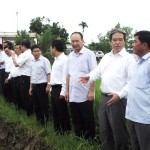 Thống đốc NHNN Nguyễn Văn Bình thăm cánh đồng mẫu lớn tại xã Bình Định, huyện Kiến Xương (Thái Bình)