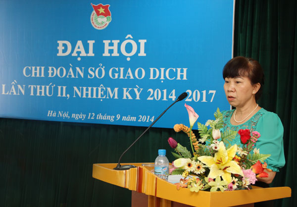 Đồng chí Nguyễn Thị Hồng phát biểu