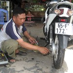 Tiệm sửa xe máy của gia đình CCB Nguyễn Dũng nay đã “khang trang” nhờ nguồn vốn vay ưu đãi