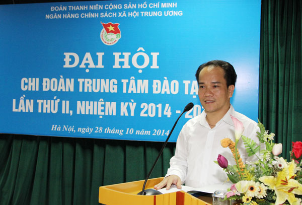 Phó Bí thư Đoàn Thanh niên NHCSXH Trung ương Nguyễn Duy Thắng phát biểu