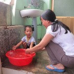Nhờ có vốn vay ưu đãi, nhiều gia đình ở xã Hồng Đã đã xây dựng được công trình phụ cùng hệ thống dẫn nước sinh hoạt hợp vệ sinh