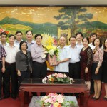Tổng Giám đốc cùng Lãnh đạo các Ban CMNV chúc mừng Hội Nông dân Việt Nam nhân ngày thành lập
