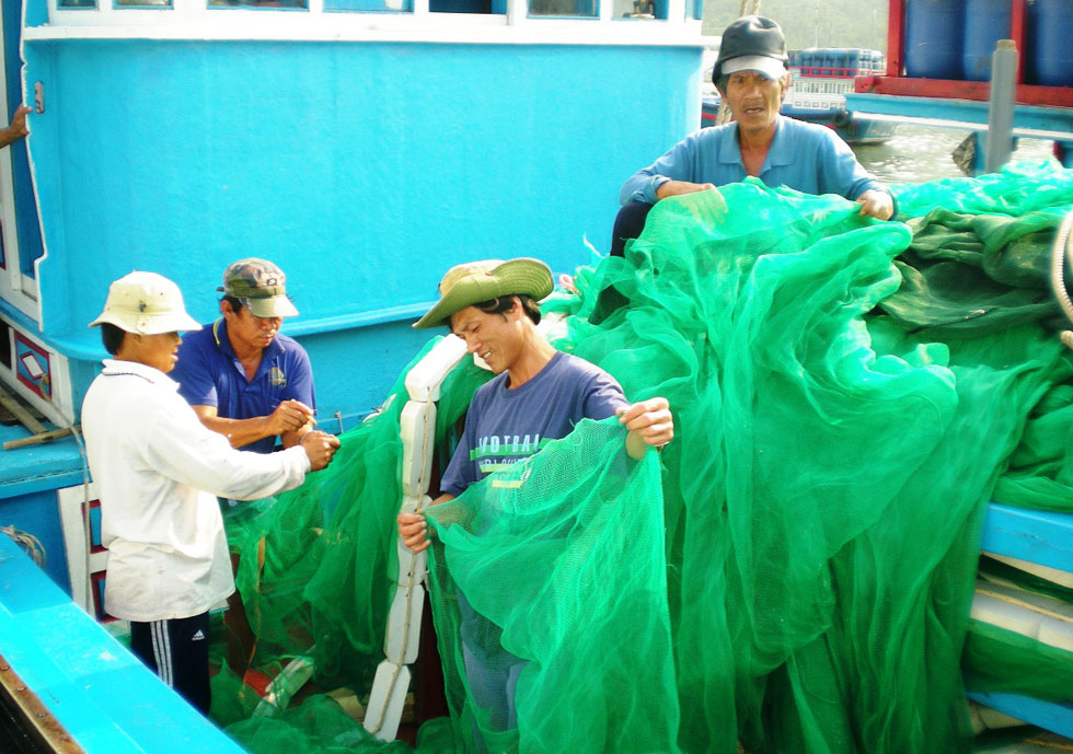 Gia đình ngư dân Lê Văn Tám ở phường Vĩnh Trường, TP. Nha Trang được vay 30 triệu đồng hộ cận nghèo đầu tư mua sắm ngư lưới cụ vươn khơi bám biển
