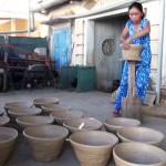 Từ 10 triệu đồng vốn ưu đãi, chị Bùi Duy Loan ở thôn Bình Đức, xã Phan Hiệp, huyện Bắc Bình đã đầu tư để phát triển nghề làm gốm truyền thống của gia đình