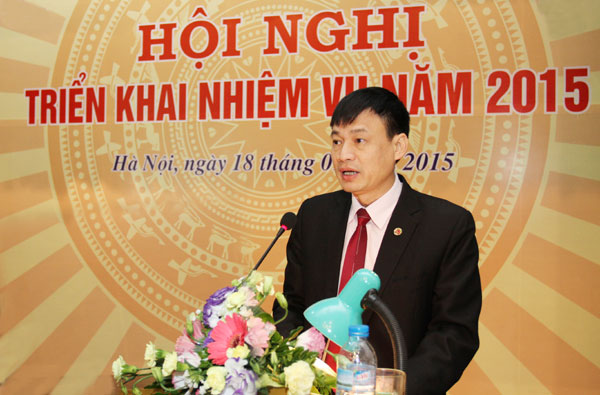 Phó Tổng Giám đốc Bùi Quang Vinh trình bày Kế hoạch triển khai thực hiện Chỉ thị số 40/CT-TW của Ban Bí thư Trung ương Đảng