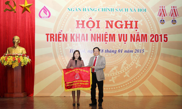 Danh hiệu đơn vị xuất sắc nhất hệ thống năm 2014 đã được trao cho chi nhánh NHCSXH tỉnh Hải Dương