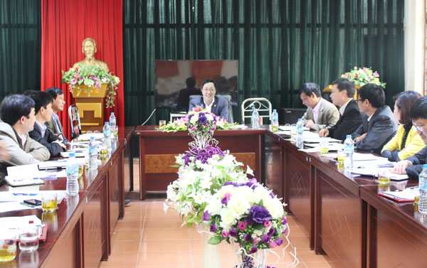 Tổng Giám đốc cùng Đoàn công tác làm việc với chi nhánh NHCSXH tỉnh Lào Cai