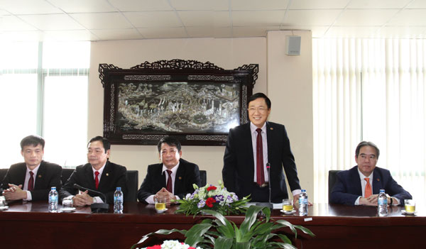 Tổng giám đốc Dương Quyết Thắng báo cáo kết quả hoạt động NHCSXH 