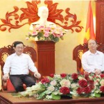 Tổng Giám đốc Dương Quyết Thắng (trái) làm việc với đồng chí Võ Văn Phuông - Ủy viên BCH TW Đảng, Bí thư Tỉnh ủy Tây Ninh
