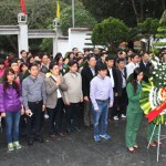 Đoàn cán bộ, viên chức và người lao động NHCSXH dâng hoa tưởng niệm tại khu di tích Ngã ba Đồng lộc