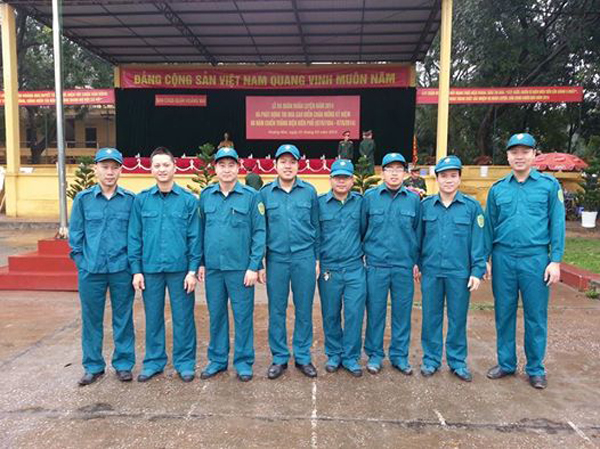 Đội tự vệ NHCSXH trong một buổi huấn luyện do Ban chỉ huy quân sự quận Hoàng Mai (TP. Hà Nội) tổ chức
