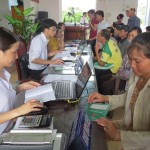 Giải ngân vốn ưu đãi tại Điểm giao dịch xã Nga Thái