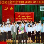 Lãnh đạo Đảng ủy Khối Doanh nghiệp tỉnh và toàn thể cán bộ, đảng viên trong Chi bộ chúc mừng đồng chí Lê Quang Tuyến