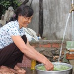 Được vay vốn ưu đãi, gia đình bà Nguyễn Thị Lệ đã có nước sạch để dùng