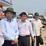 Trưởng Ban dân nguyện Nguyễn Đức Hiền (áo xanh thứ hai từ trái qua) - Trưởng đoàn giám sát của UBTVQH khảo sát thực tế tại huyện đảo Lý Sơn (Quảng Ngãi)