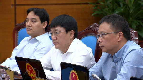 Đại diện NHCSXH, Tổng Giám đốc Dương Quyết Thắng (giữa) tham dự phiên họp thường kỳ Chính phủ tháng 6/2015 Ảnh: VTV