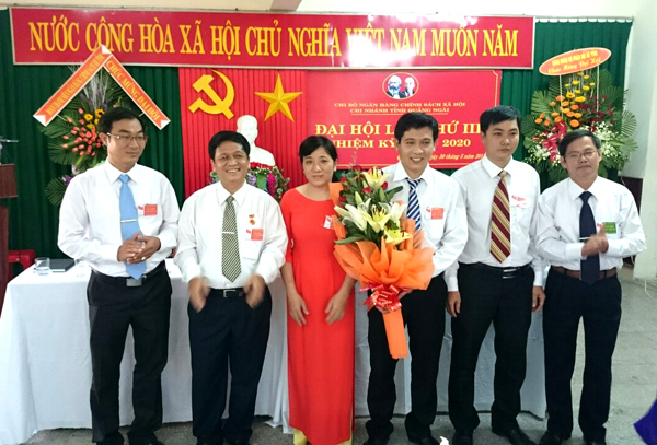 Ban Chi ủy Chi bộ NHCSXH tỉnh Quảng Ngãi nhiệm kỳ 2015 - 2020 ra mắt Đại hội
