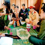 Lực lượng chức năng tuyên truyền về tình trạng di cư bất hợp pháp của đồng bào Mông sang Lào