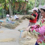 Nguồn vốn ưu đãi tạo điều kiện cho hội viên phụ nữ ở Quảng Ngãi đầu tư phát triển nghề làm chổi đót