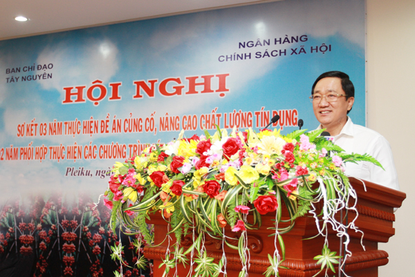 Tổng Giám đốc Dương Quyết Thắng trình bày báo cáo của NHCSXH