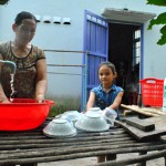 Hộ gia đình bà Lê Kim Phượng có nước sạch sử dụng ổn định là nhờ nguồn vốn vay ưu đãi của NHCSXH