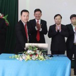 Phó Tổng Giám đốc Hoàng Minh Tế nhấn nút khai trương hệ thống đào tạo trực tuyến