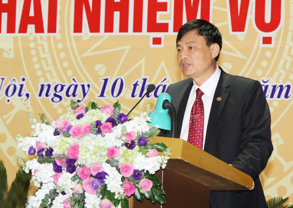 Phó Tổng Giám đốc Bùi Quang Vinh trình bày báo cáo 01 năm thực hiện Chỉ thị 40-CT/TW ngày 22/11/2014 của Ban Bí thư TW Đảng