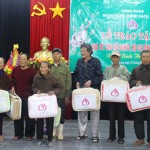 NHCSXH tặng quà Tết cho hộ nghèo ở xã Quảng Long, huyện Quảng Trạch (Quảng Bình)