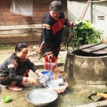 Đồng bào DTTS ở xã Rang Rê H, huyện K’Rông Bông sử dụng hiệu quả nguồn vốn vay ưu đãi vào việc xây dựng các bể chưa nước sạch, phục vụ cho gia đình Ảnh: Minh Lương