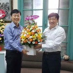 Tổng Giám đốc Dương Quyết Thắng (bên phải) chúc mừng đồng chí Lê Quốc Phong được bầu giữ chức Bí thư Thứ nhất Ban chấp hành TW Đoàn nhiệm kỳ 2012 - 2017