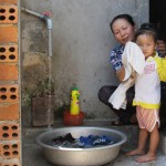 Niềm vui của gia đình bà Nguyễn Thị Tuyết ở thôn Bình Ba, xã Cam Bình khi được vay vốn xây công trình nước sạch