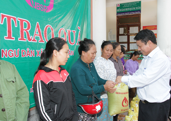 Tại xã Quảng Xuân, huyện Quảng Trạch (Quảng Bình) bà con ngư dân rất cảm động khi nhận được sự động viên, chia sẻ kịp thời của NHCSXH