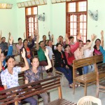 Một buổi sinh hoạt của Tổ tiết kiệm và vay vốn thôn Định Tam, xã Vĩnh Hảo
